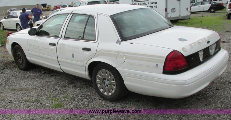 image for item J2211 2005 Ford Crown Victoria Police Interceptor