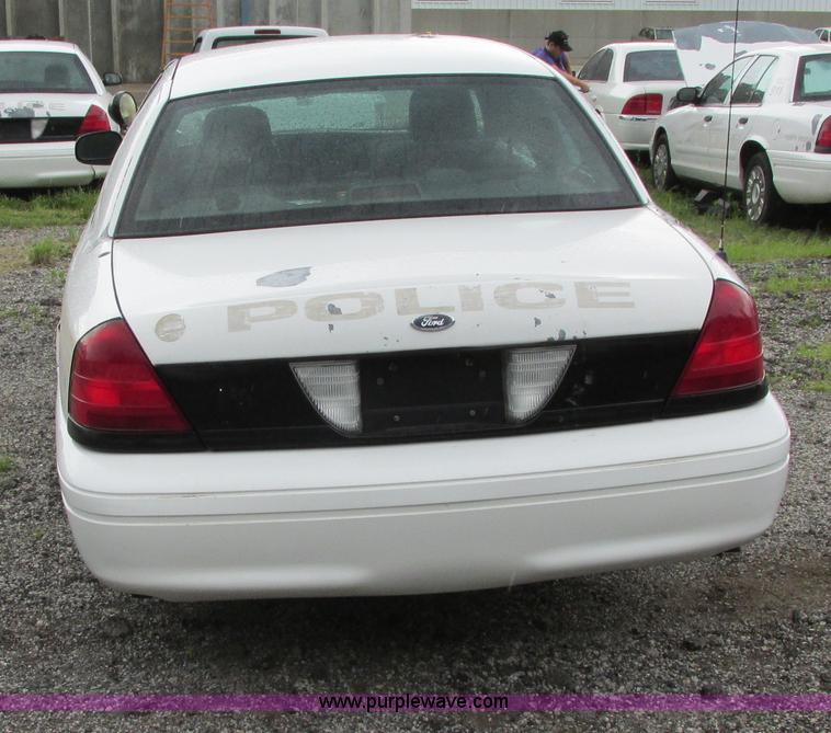 image for item J2211 2005 Ford Crown Victoria Police Interceptor