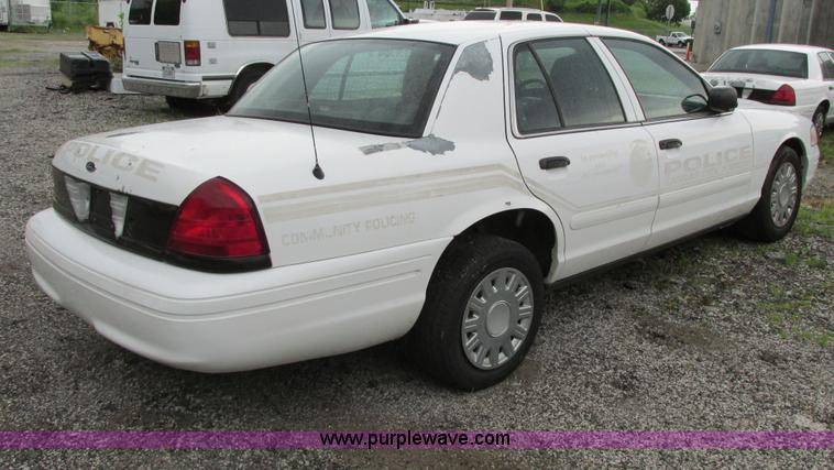 image for item J2211 2005 Ford Crown Victoria Police Interceptor