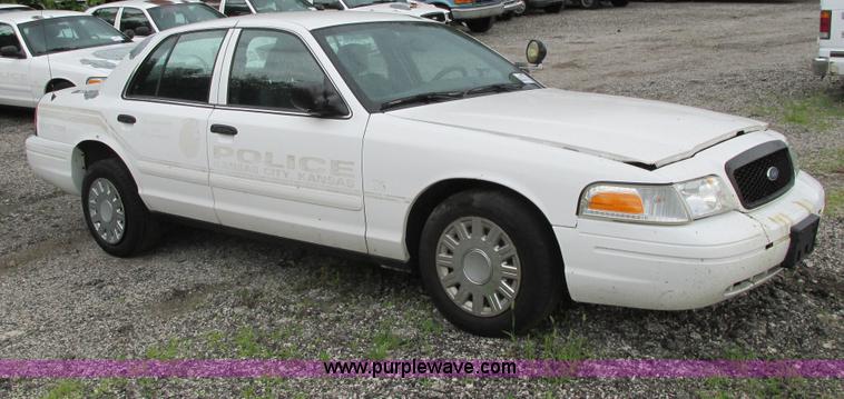 image for item J2211 2005 Ford Crown Victoria Police Interceptor