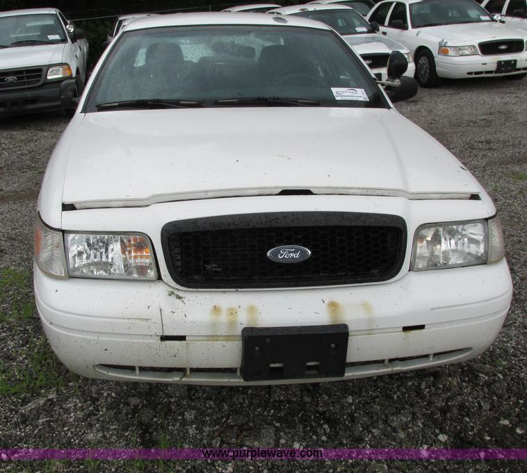 image for item J2211 2005 Ford Crown Victoria Police Interceptor