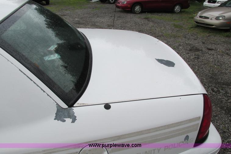 image for item J2211 2005 Ford Crown Victoria Police Interceptor