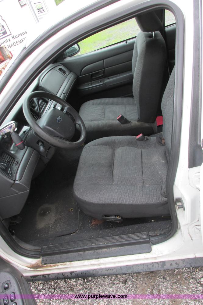image for item J2211 2005 Ford Crown Victoria Police Interceptor