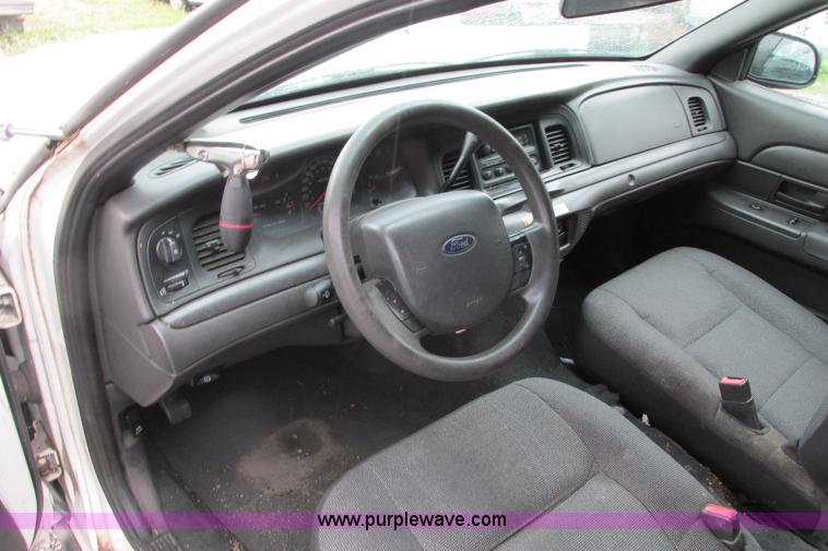 image for item J2211 2005 Ford Crown Victoria Police Interceptor