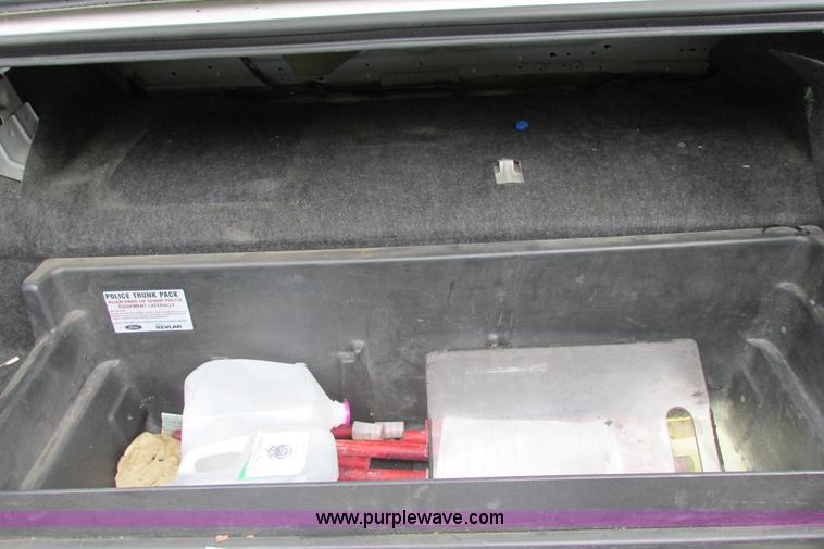 image for item J2211 2005 Ford Crown Victoria Police Interceptor