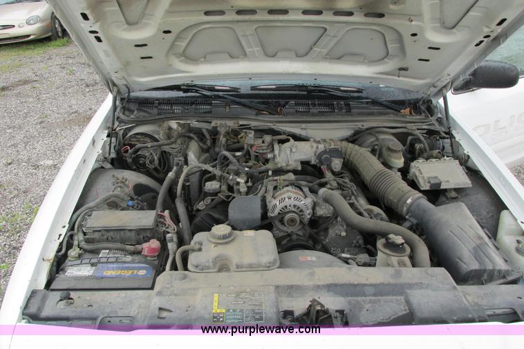 image for item J2211 2005 Ford Crown Victoria Police Interceptor
