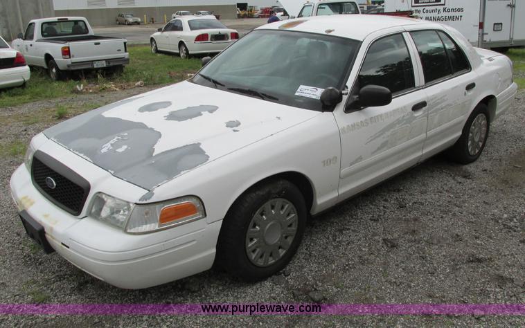 image for item J2213 2005 Ford Crown Victoria Police Interceptor
