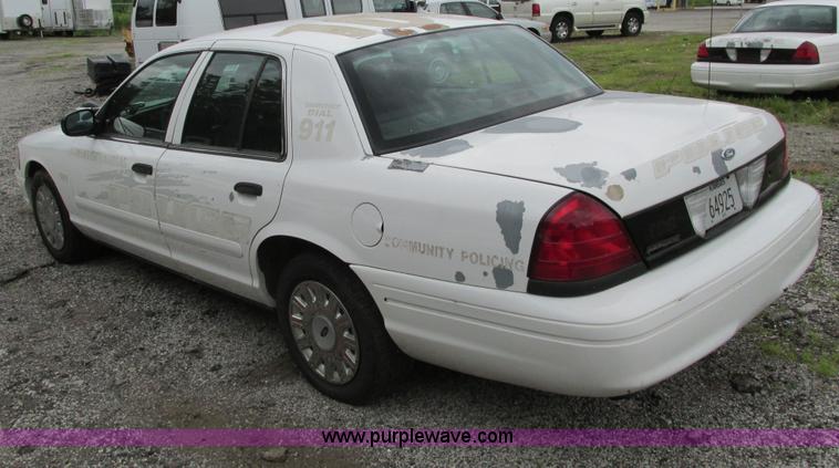 image for item J2213 2005 Ford Crown Victoria Police Interceptor