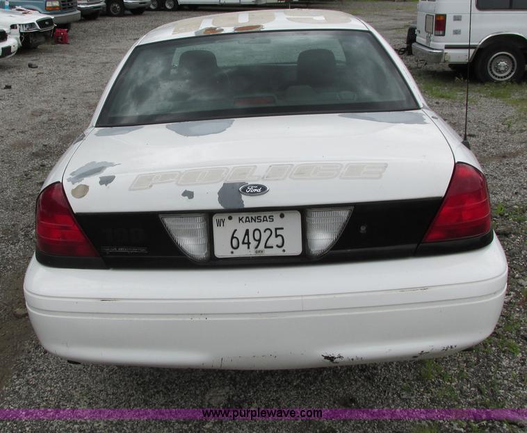 image for item J2213 2005 Ford Crown Victoria Police Interceptor