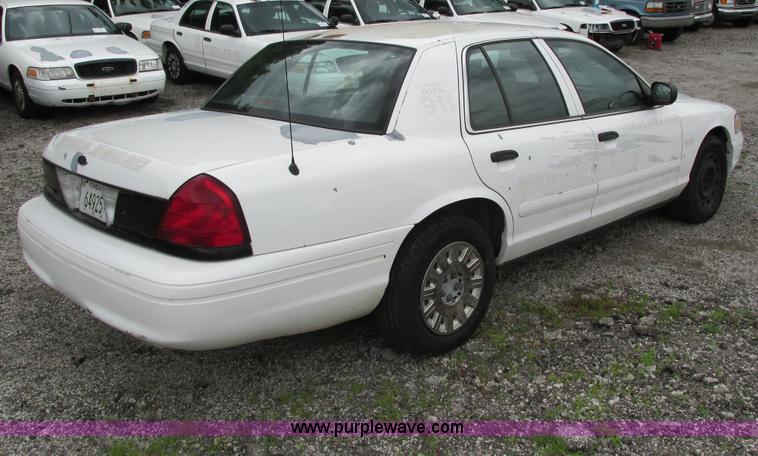 image for item J2213 2005 Ford Crown Victoria Police Interceptor
