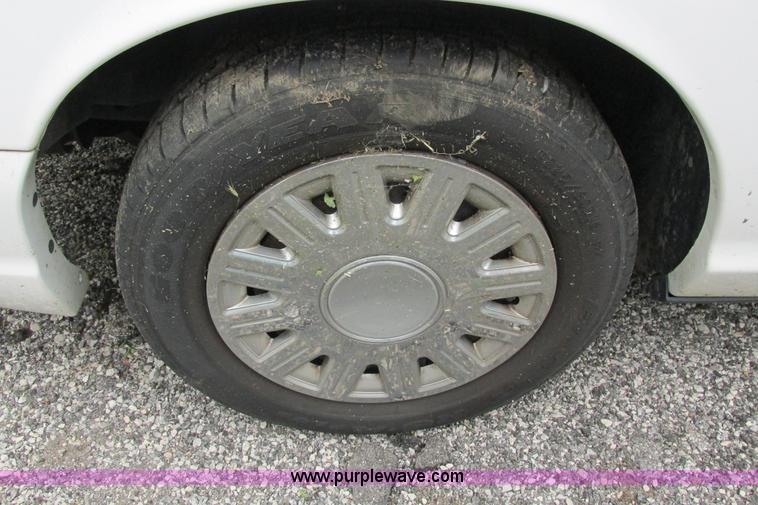 image for item J2213 2005 Ford Crown Victoria Police Interceptor