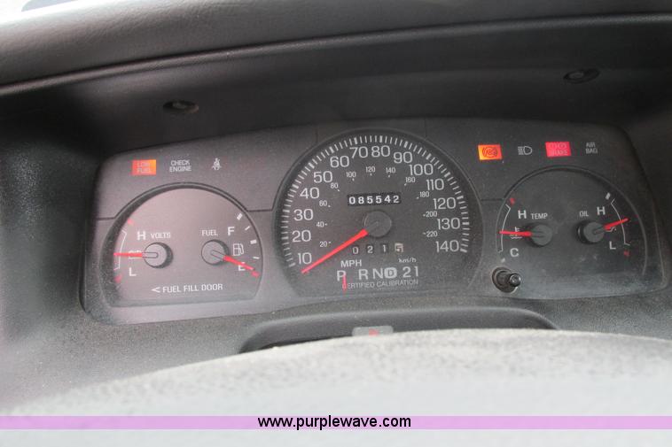 image for item J2213 2005 Ford Crown Victoria Police Interceptor