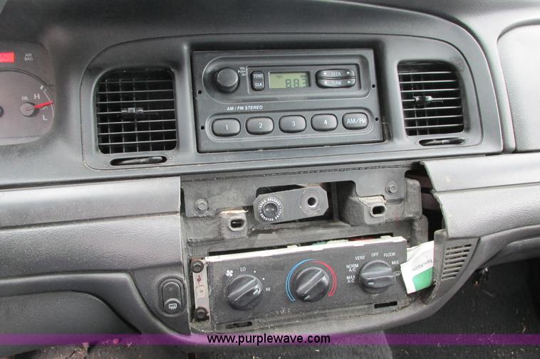 image for item J2213 2005 Ford Crown Victoria Police Interceptor