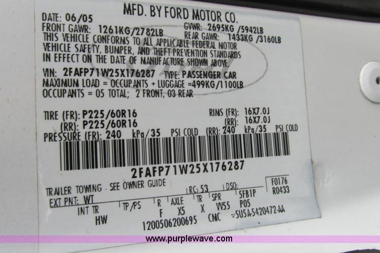 image for item J2213 2005 Ford Crown Victoria Police Interceptor