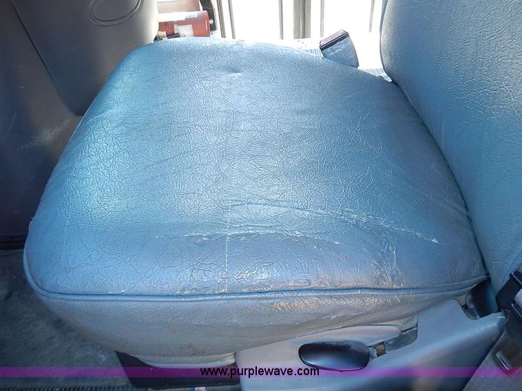 image for item J3185 1997 Ford E350 Collins school bus