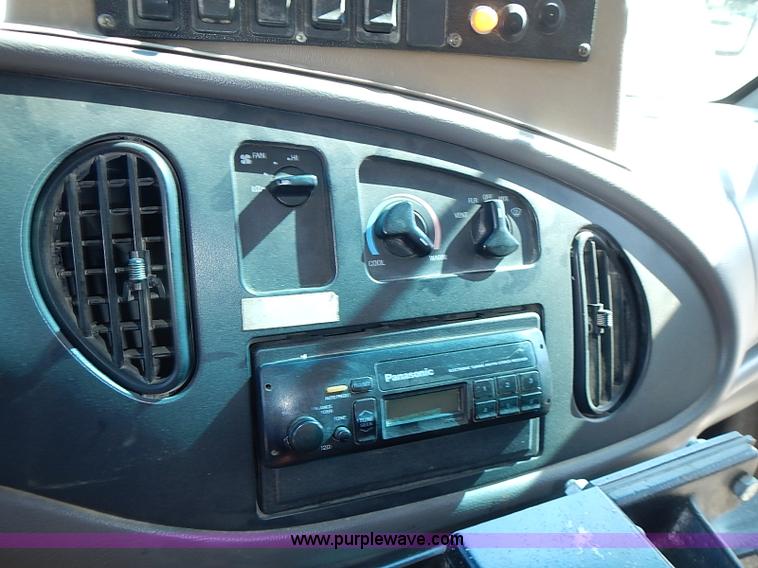 image for item J3185 1997 Ford E350 Collins school bus