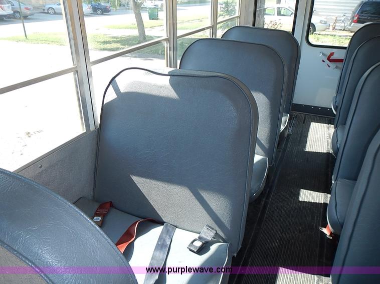 image for item J3185 1997 Ford E350 Collins school bus