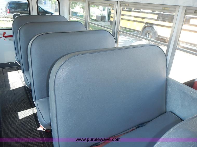 image for item J3185 1997 Ford E350 Collins school bus