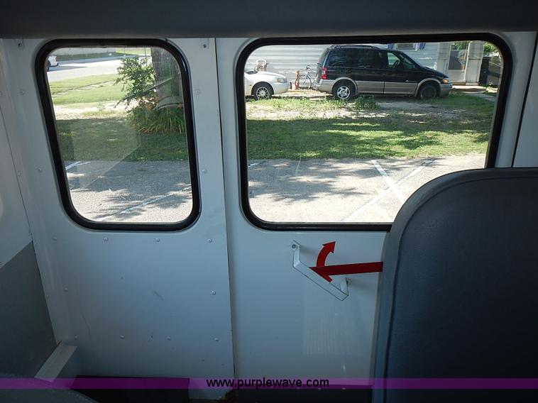 image for item J3185 1997 Ford E350 Collins school bus