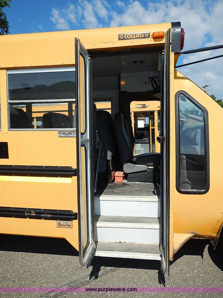 image for item J3185 1997 Ford E350 Collins school bus