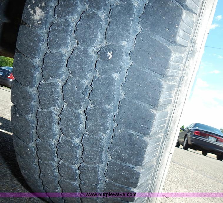 image for item J3185 1997 Ford E350 Collins school bus