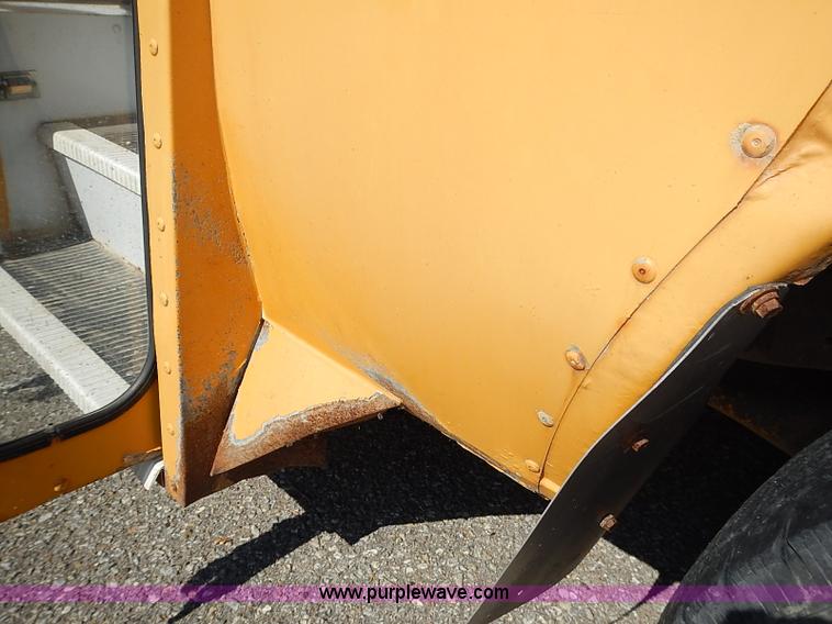 image for item J3185 1997 Ford E350 Collins school bus