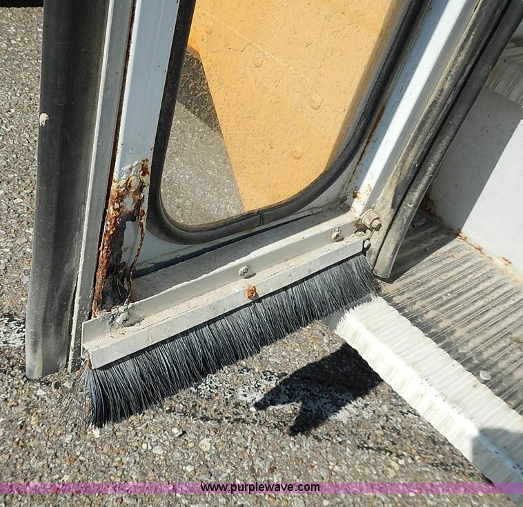 image for item J3185 1997 Ford E350 Collins school bus