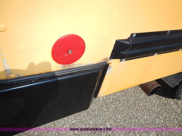 image for item J3185 1997 Ford E350 Collins school bus