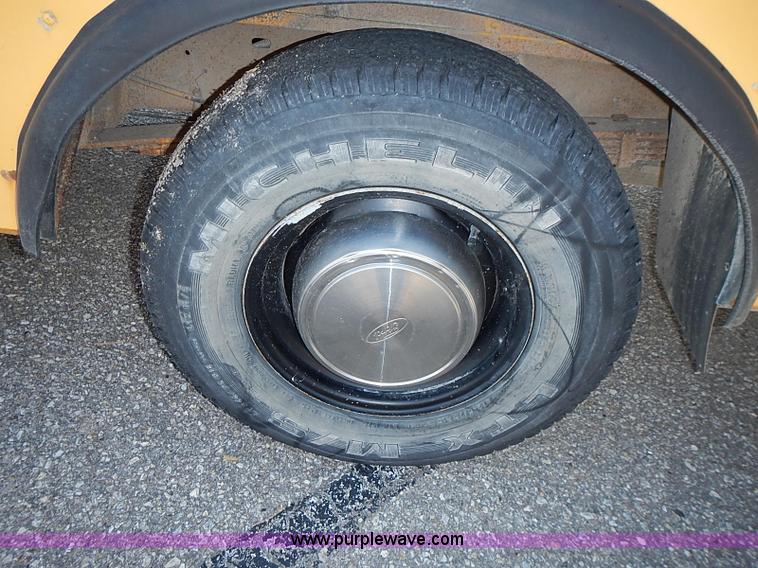 image for item J3185 1997 Ford E350 Collins school bus