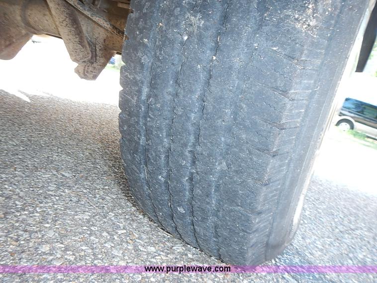 image for item J3185 1997 Ford E350 Collins school bus