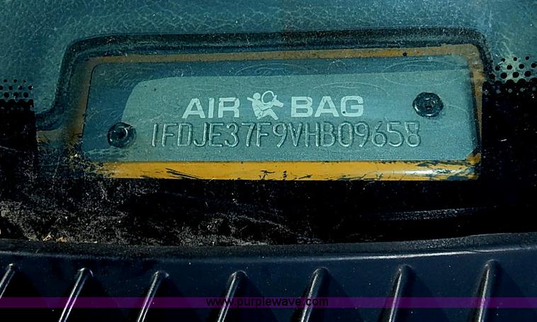 image for item J3185 1997 Ford E350 Collins school bus