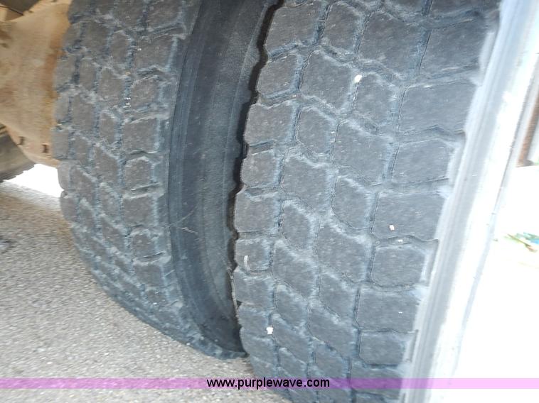 image for item J3186 1994 Blue Bird TC2000 school bus