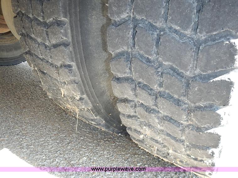 image for item J3186 1994 Blue Bird TC2000 school bus