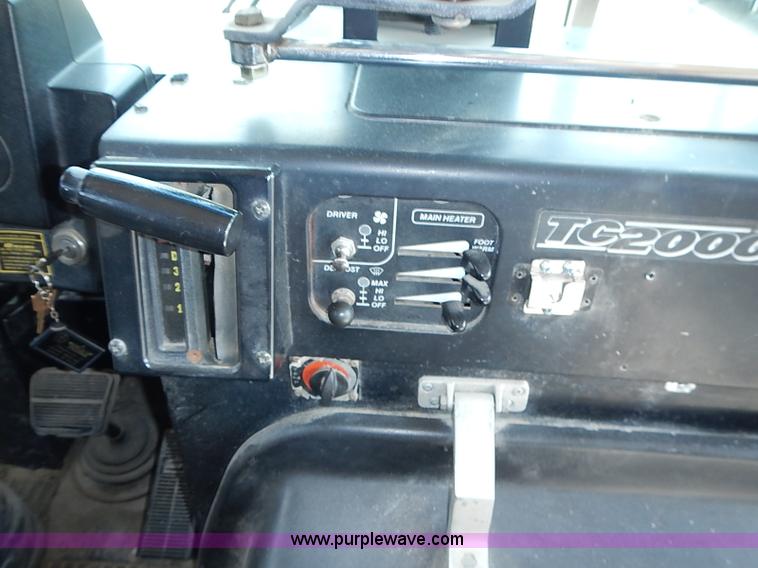 image for item J3186 1994 Blue Bird TC2000 school bus