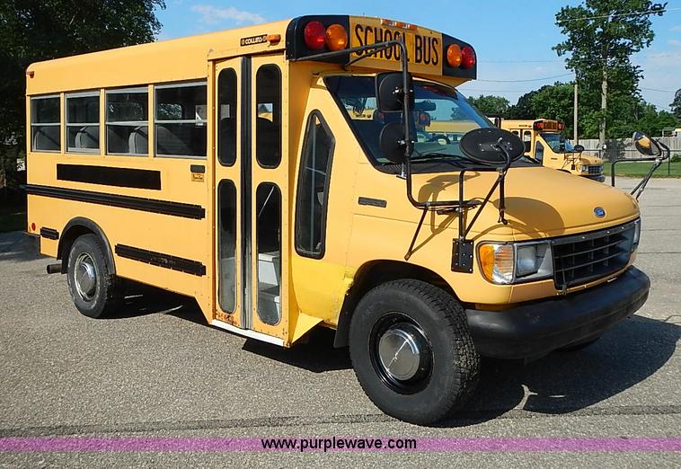 image for item J3187 1996 Ford E350 Collins school bus