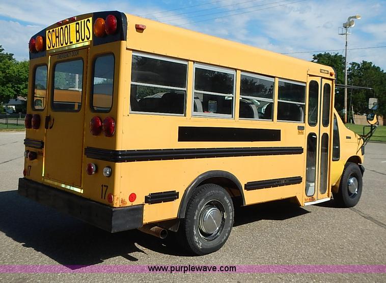 image for item J3187 1996 Ford E350 Collins school bus