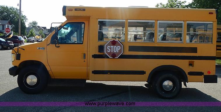 image for item J3187 1996 Ford E350 Collins school bus