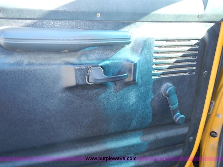 image for item J3187 1996 Ford E350 Collins school bus