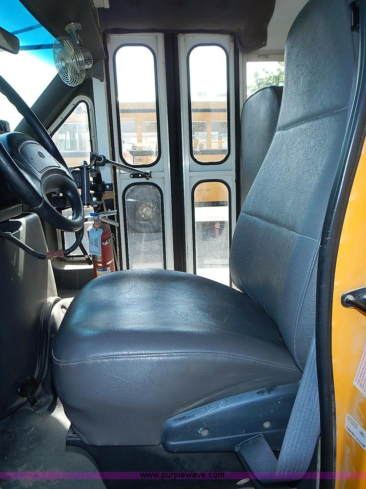 image for item J3187 1996 Ford E350 Collins school bus