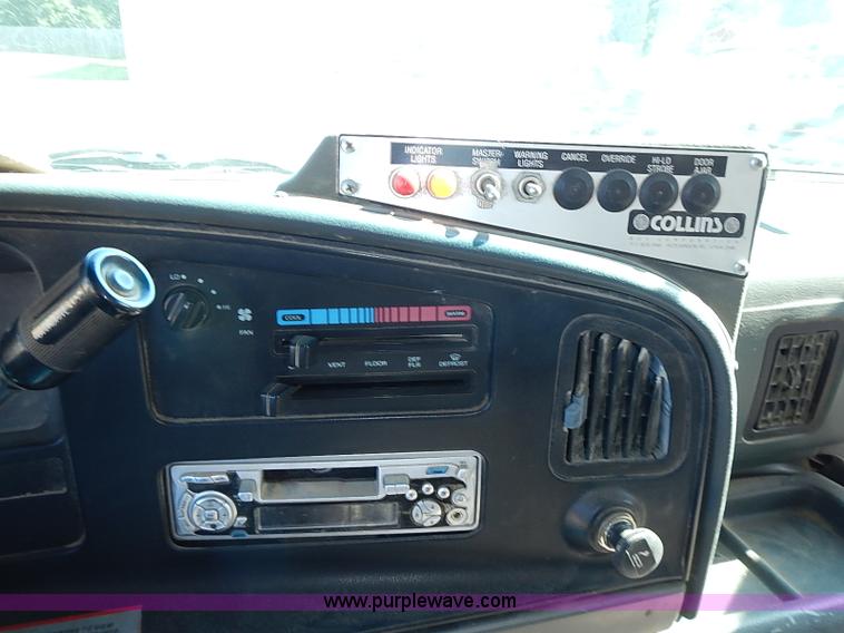 image for item J3187 1996 Ford E350 Collins school bus