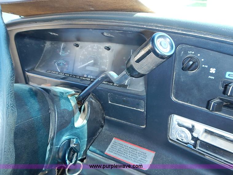 image for item J3187 1996 Ford E350 Collins school bus