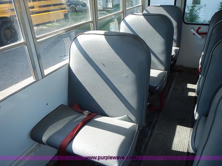 image for item J3187 1996 Ford E350 Collins school bus