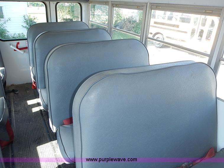 image for item J3187 1996 Ford E350 Collins school bus