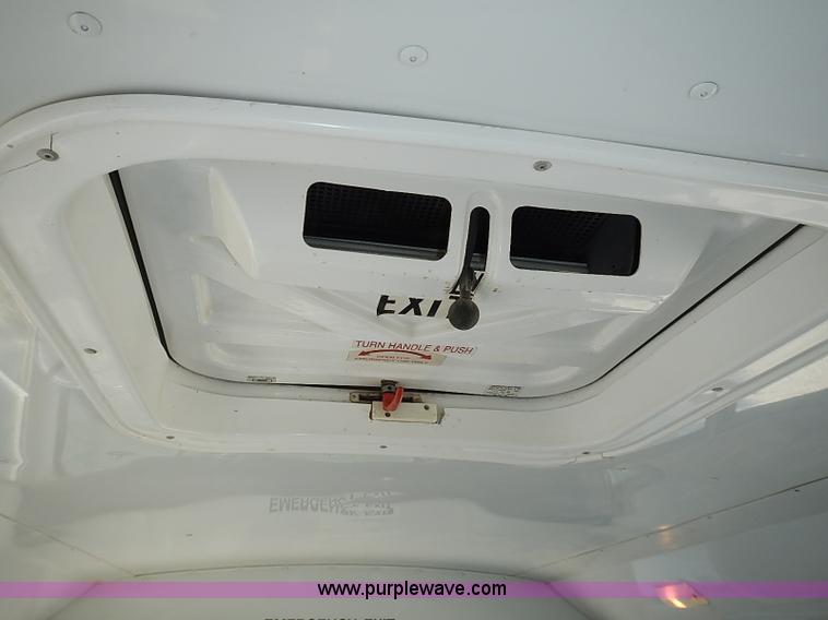 image for item J3187 1996 Ford E350 Collins school bus