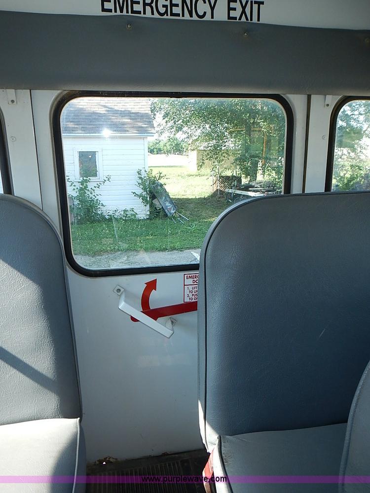 image for item J3187 1996 Ford E350 Collins school bus