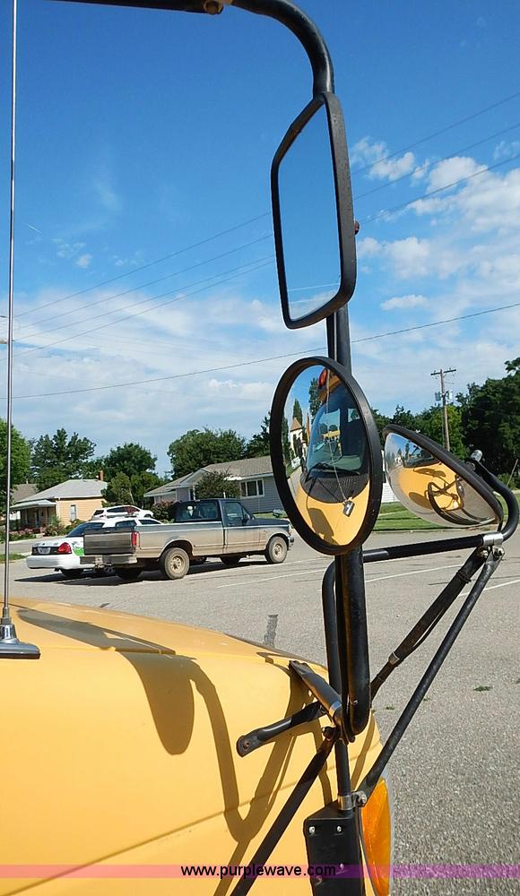 image for item J3187 1996 Ford E350 Collins school bus