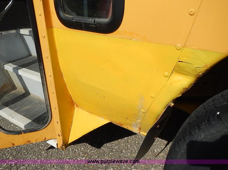 image for item J3187 1996 Ford E350 Collins school bus