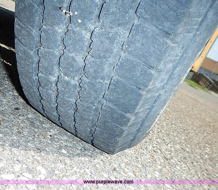 image for item J3187 1996 Ford E350 Collins school bus