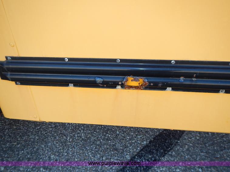 image for item J3187 1996 Ford E350 Collins school bus