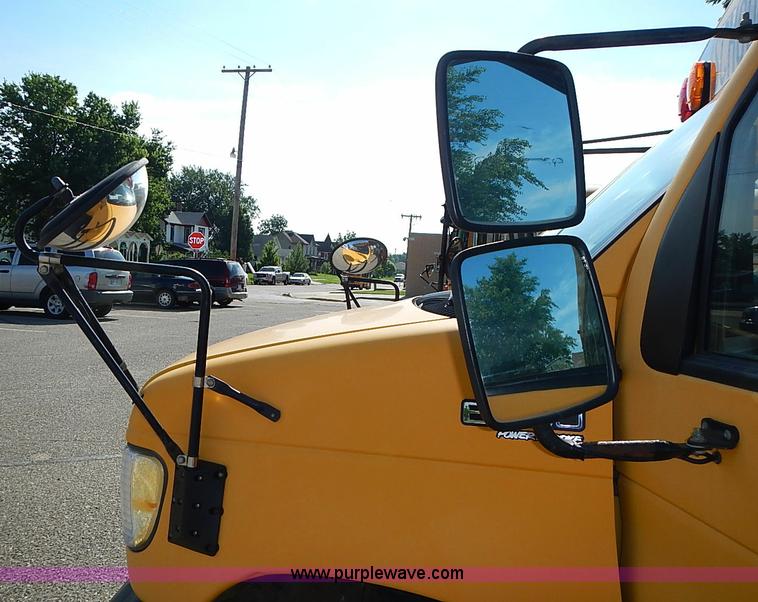 image for item J3187 1996 Ford E350 Collins school bus